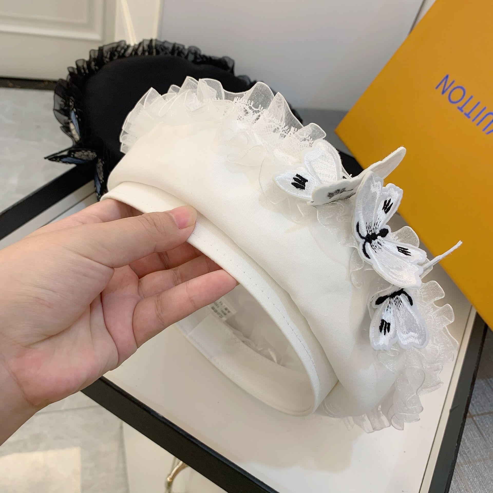 Lace Berets For Women Butterfly Female Berets Spring Summer Girls Cute Black Berets: WHITE