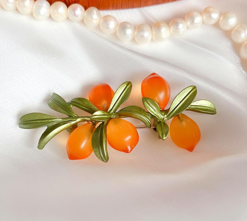 CSxjd Vintage Alloy resin fruit Orange brooch Women's wedding accessories