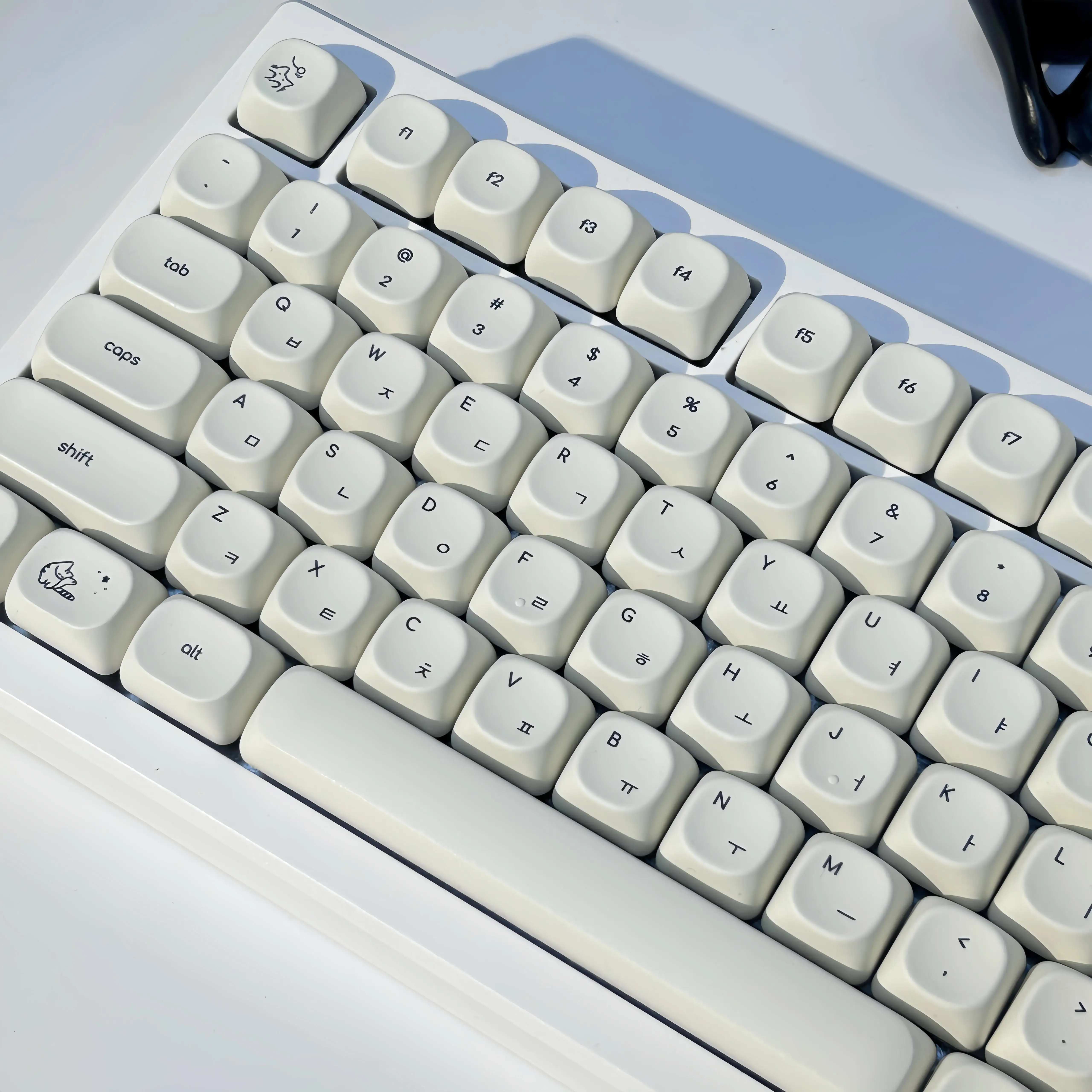 Korean Keycap Cute Cat Theme Round Key Cap MOA Profile PBT Thermal Sublimation Milk White Hangul Keycaps for Mechanical Keyboard
