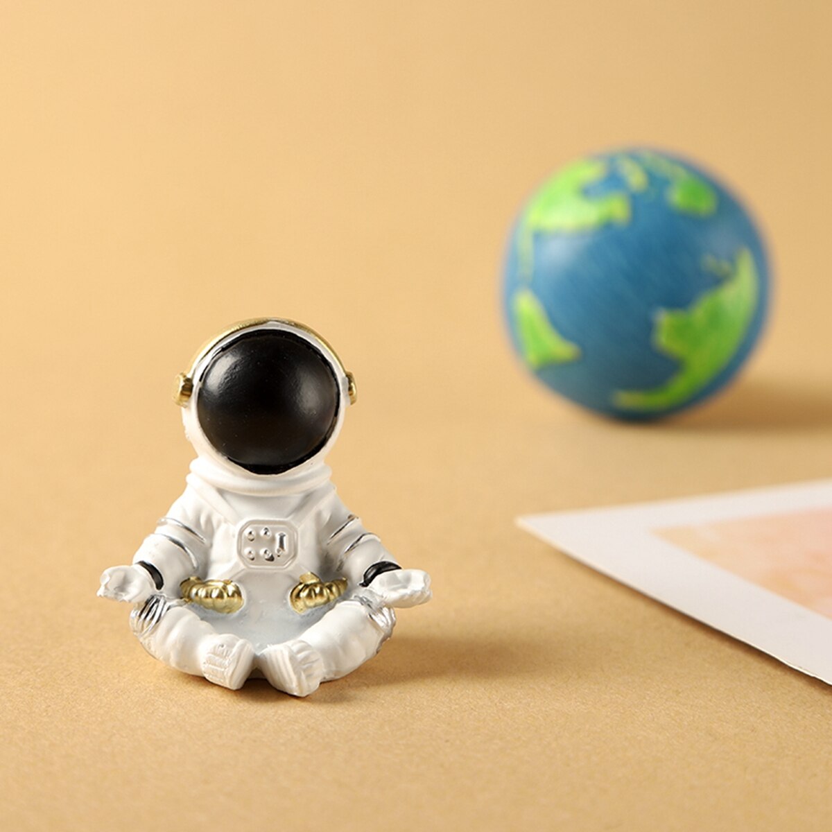 Astronaut Magnetic Fridge Magnets 3D Resin Planet Earth huttle Jupiter Saturn Sun Refrigerator Magnet Message Sticker