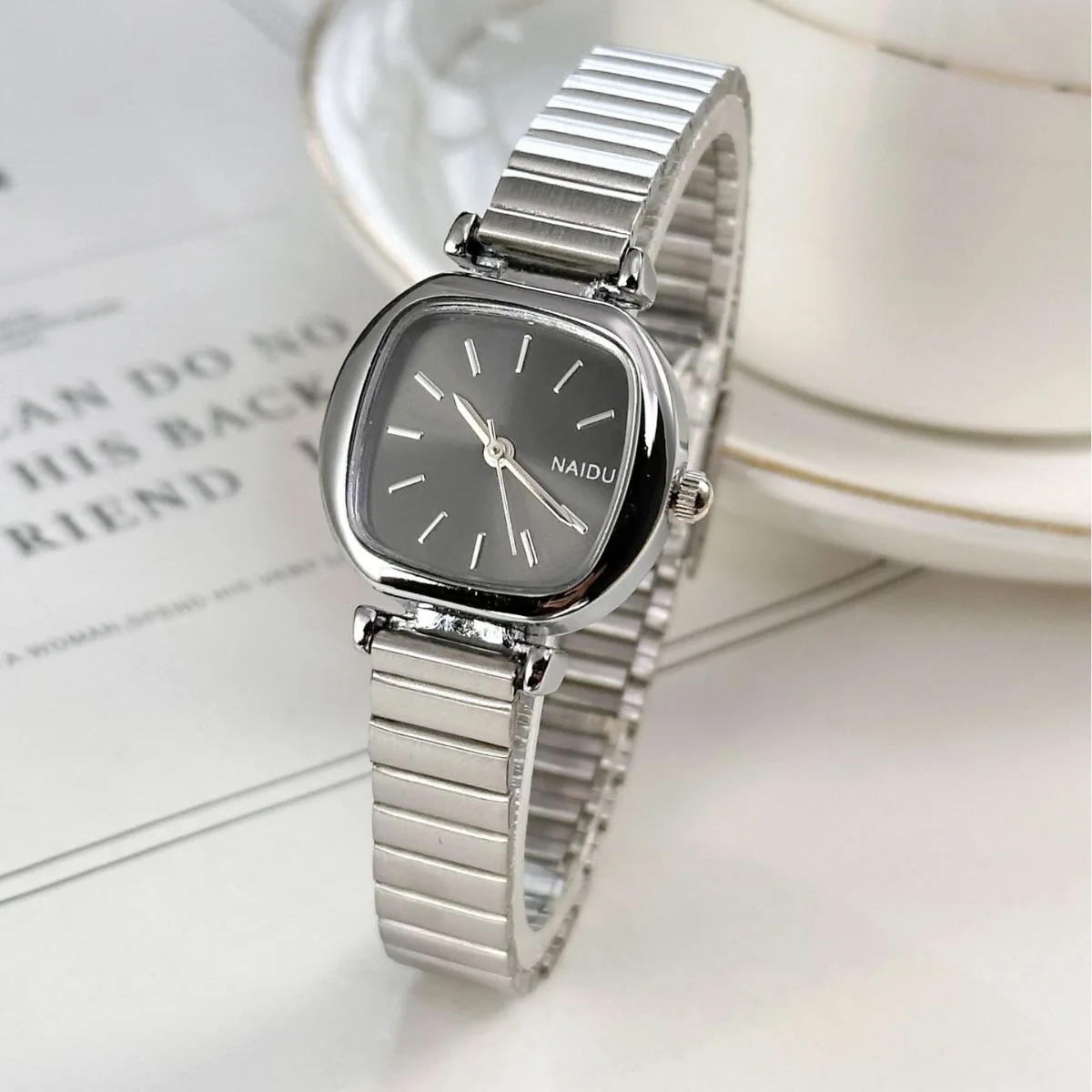 Dameklokker relogio feminino luksuriøs sølvfarget klokke dame stålrem kvarts armbåndsur klokke reloj mujer