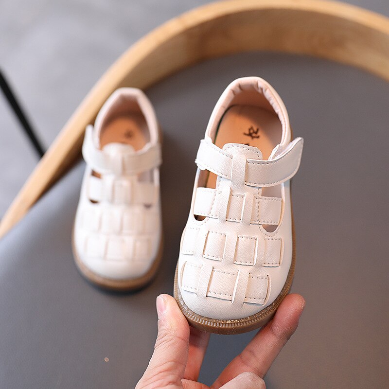 Moda bambini ragazze scarpe bambini ragazzi scarpe Casual in pelle Design intrecciato scarpe da spiaggia ritagli sandali per. Estate SHS090