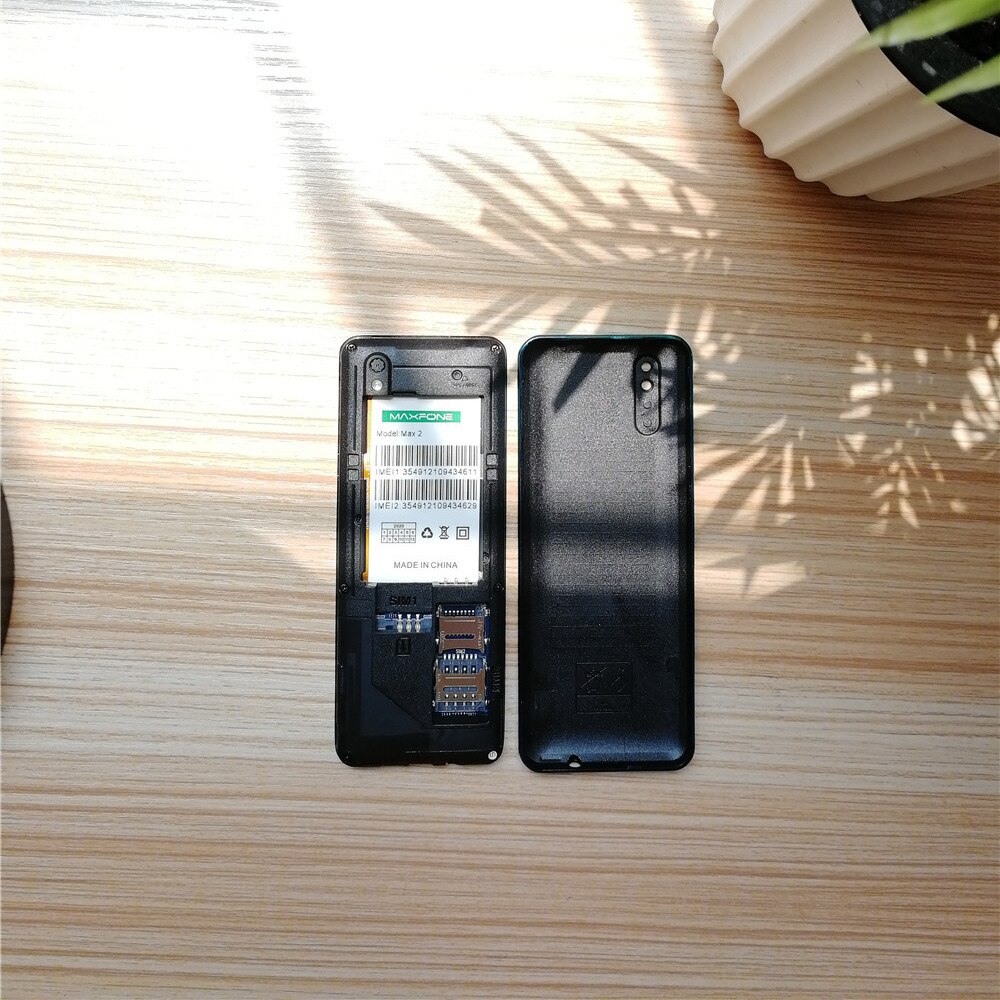 Goedkope Push-Knop Mobiele Telefoon 2.4 Inch Scherm 850Mah Dual Sim Camera Bluethooth Spotlight Grote Luidspreker Fm Mini maxfone Max 2