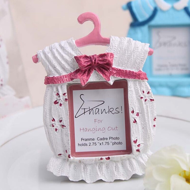 Photo Frame Retro Style Photo Frame Mini Photo Holder Kids Cute Mini Dress Shape Bedroom Photo Frame