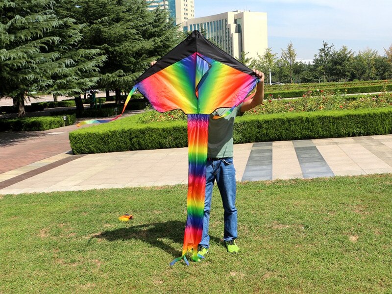 Black rainbow kite nylon ripstop outdoor speelgoed vliegende kite staarten beach fun kite string parachute kite voor volwassenen lange staart kite