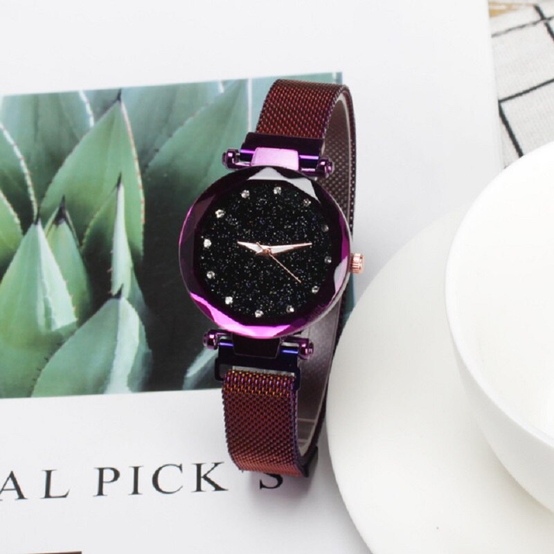 Online verkoop van beroemdheden, dameshorloge met ster en diamanten in lui magnetische gesp