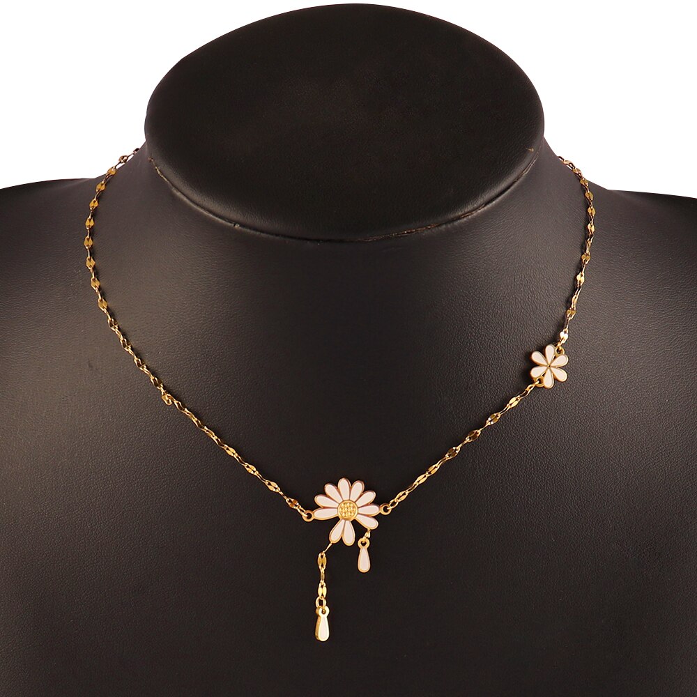 Trendy Product Stainless Steel Necklace For Women Gold Silver Color Charm Flower Butterfly Pendant Necklace Jewelry: B0258