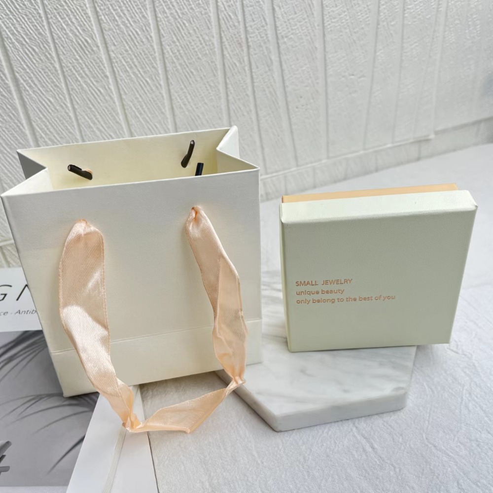 Caja de joyería al por mayor, anillo, pendiente, pulsera, collar, brazalete, caja de exquisita, conjunto de bolsas, cajas de embalaje blancas,