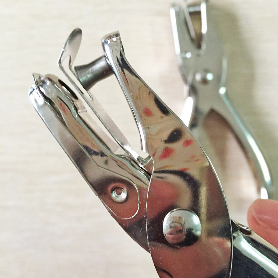 Metal Handle Single Hole Punching Pliers Punching Thickness 5mm Stationery Binding Manual Hole Puncher Boxed Sheet Paper Cutter