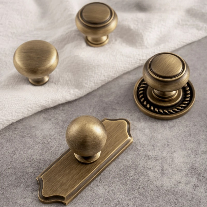 Tiradores de armario de latón antiguo con placa trasera, tiradores de armario Vintage de bronce sólido, perillas de puertas de armario de cocina, manija de muebles