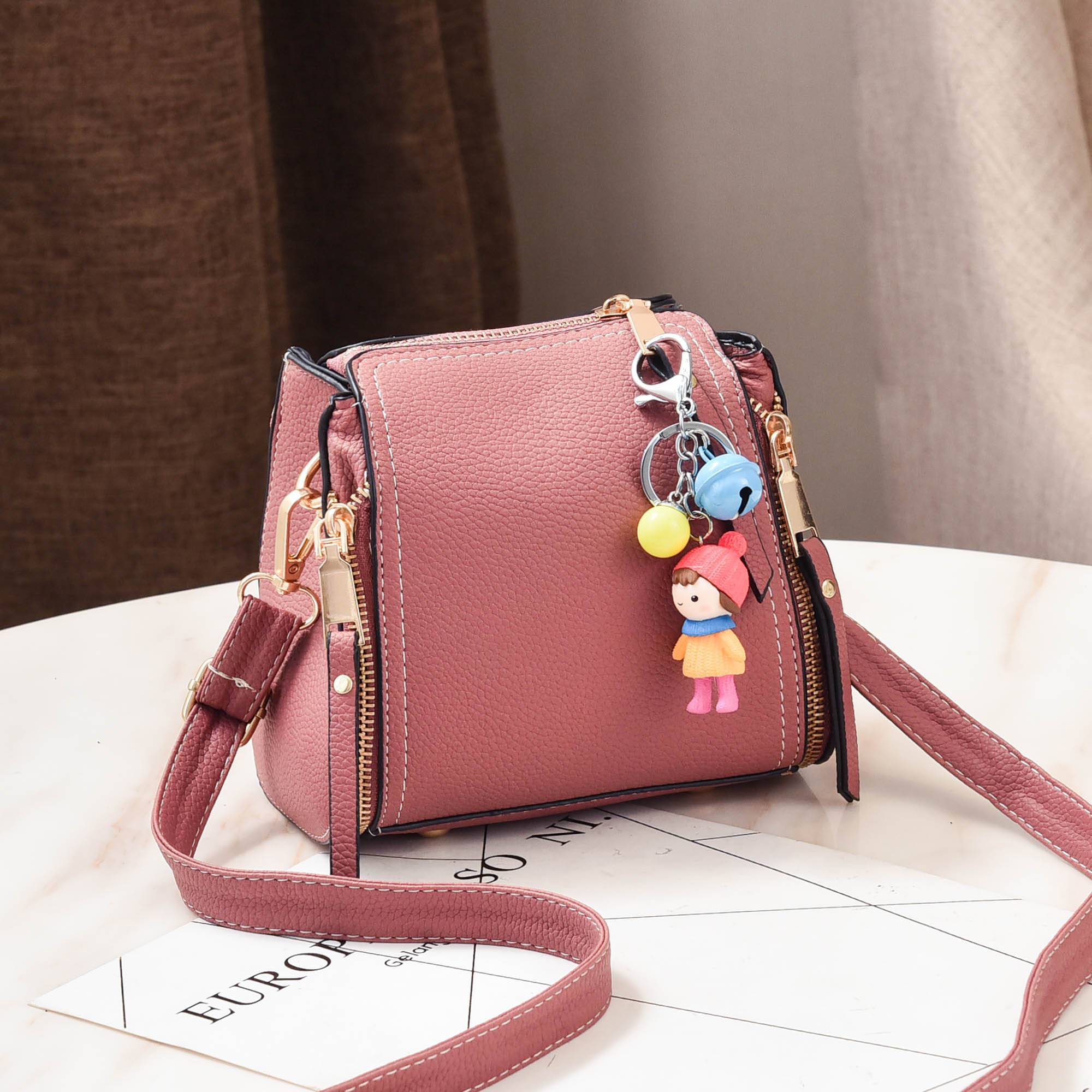 Sacs de seau de luxe femmes sac à main en cuir capacité décontracté sacs à bandoulière dames sacs à main et sacs à main avec pendentif: Peel small