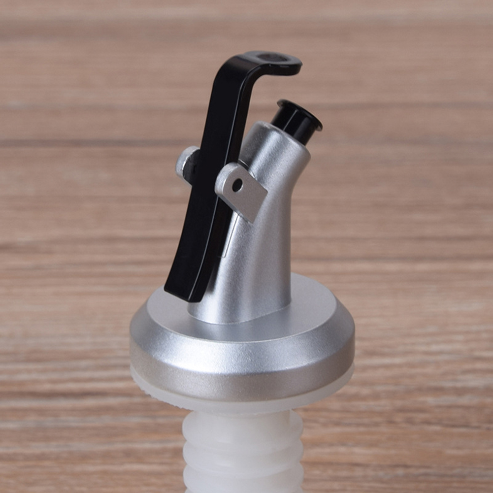 1pcs lekvrije nozzle mini giet saus kruiden tool water fles giet fles lekvrije flip top plug keuken accessoires