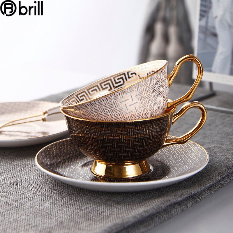 Luxury Gold Cup Set Retro Royal Tea Cup with Handle Spoon Vintage Bone China Tea Cup Set Tasas De Cafe Portable Cups Luxury