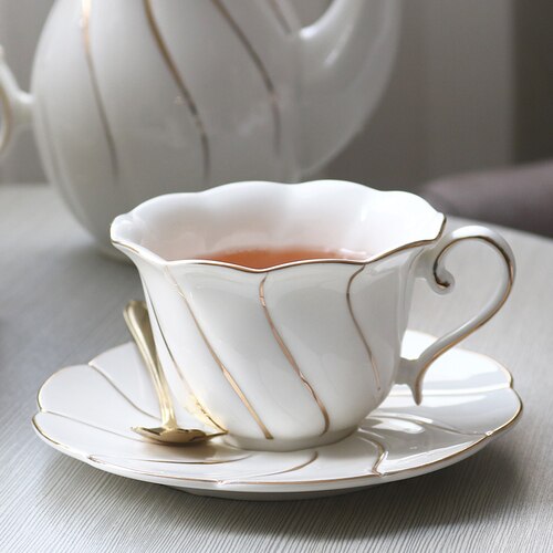 Tasses à café et soucoupes en porcelaine à os blanc, tasse de service de noël, tasse blanche en céramique de avec bord doré, vaisselle scandinave: C