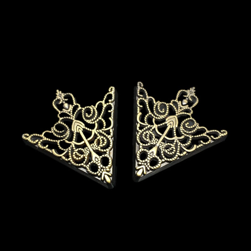 1Pair Crown Hollow Pattern Triangle Shirt Collar Horns Pin Gold Ancient Bronze Colors Tie Clips For DIY Women Jewelry Findings