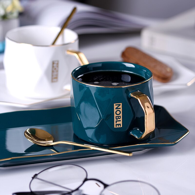 Juego de tazas de té de estilo nórdico, utensilio moderno de porcelana, juegos de vajilla de taza de café de cerámica europea, borde dorado, Xicara Drinkware EB50BD
