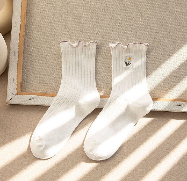 Japansk lille hvid blomst dame mid tube sokker broderi sokker lodrette striber luv sokker søde kawaii sokker: 003