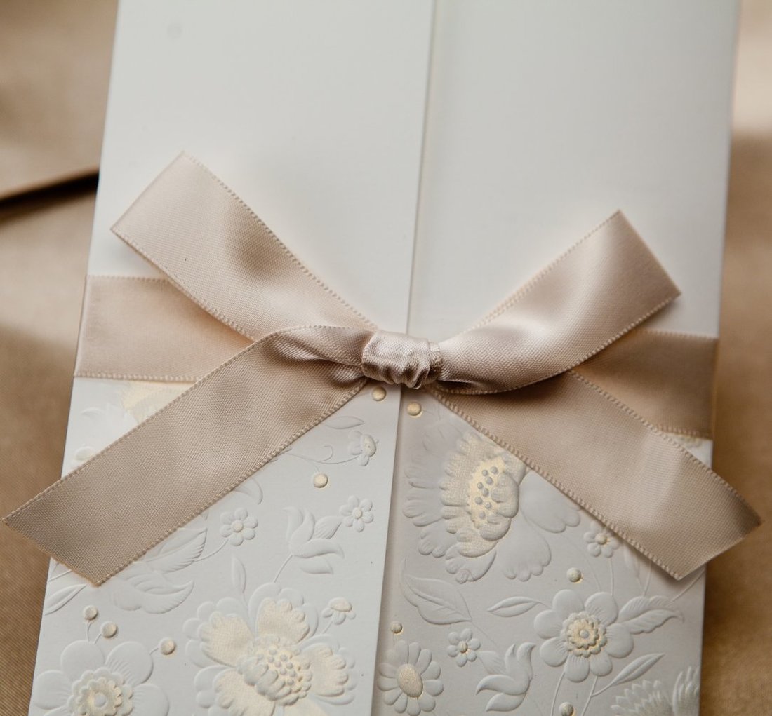 2Pcs Vintage Embossed Tri-fold Wedding Invitations Cards, Acrylic Birthday Card with Envelopes and Ribbon Bowknot