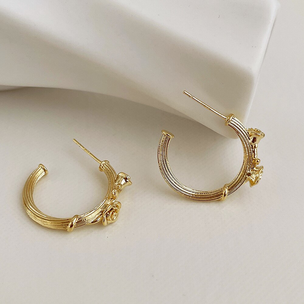 S925 Zilveren Naald Ins Gecontracteerd Gevoel 18K Vergulde Koperen C Vorm Persoonlijkheid Koude Wind Oorbellen