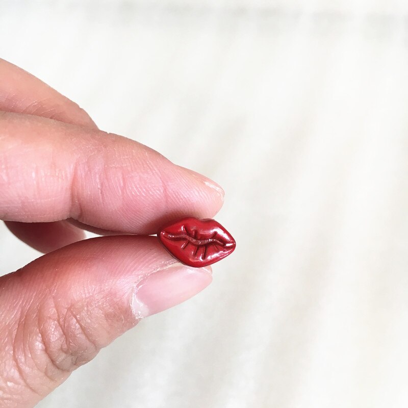 70 de Boca roja remache espárragos 12*7mm rojo de labios remache de Punta pendientes cuero de adornos para manualidades remache bolsas de zapatos cinturón DIY remache