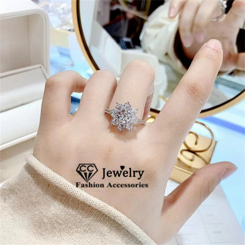 Anillos CC chapados en oro blanco para mujer, de flor de sol, circonita cúbica blanca, accesorios de boda de compromiso, joyería de CC1681