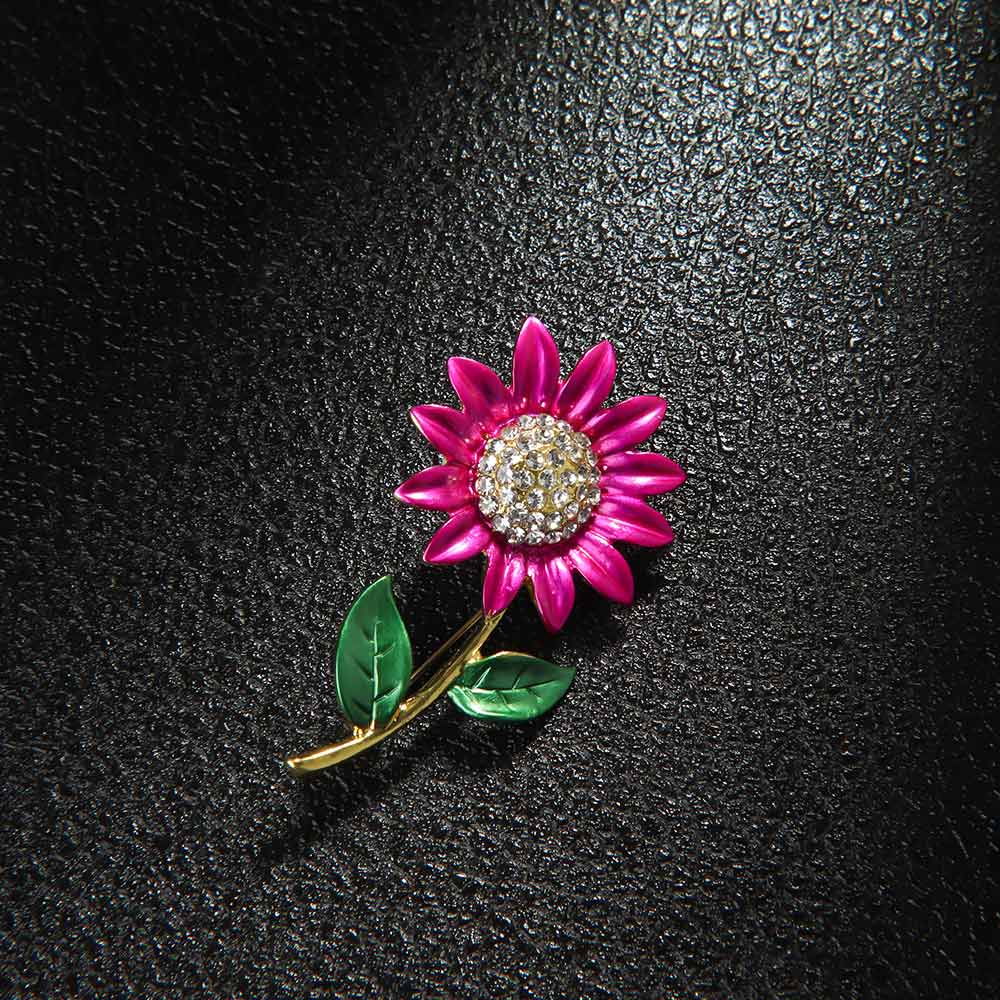 1Pcs Zonnebloem Emaille Broche Delicate Geel Paars Elegante Vrouwen Meisjes Strass Revers Pin Kleding Accessoires Sieraden