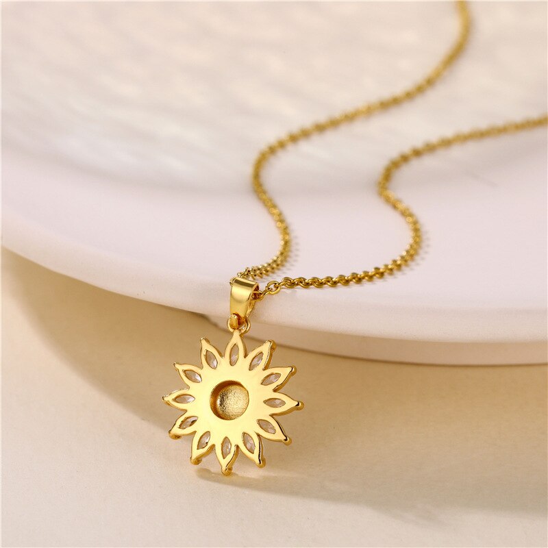 Collana con ciondolo girasole in acciaio inossidabile per donna collana Color oro argento con ciondolo fiore margherita collana girocollo gioielli da sposa ragazza