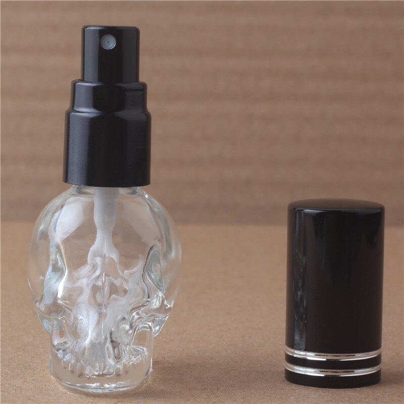 1 stuks 8 ml 3D Schedel Reizen Parfum Flessen MIni Navulbare Parfum Verstuiver Draagbare Glazen Fles met 10 colours