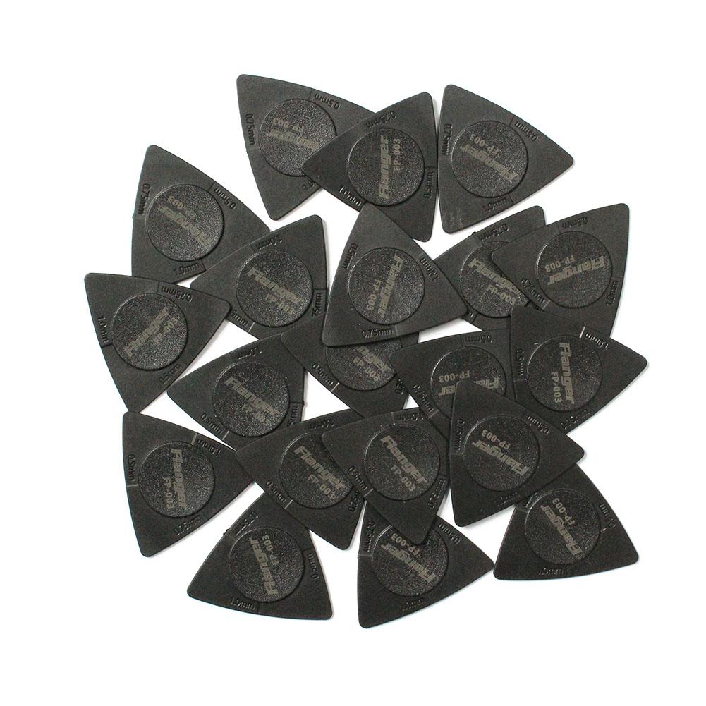 Flanger 1pcs Plectrums Driehoek Zwart Wit Plectrums Anti-slip Stijl ABS Materiaal Picks Gitaar Accessoires FP-003