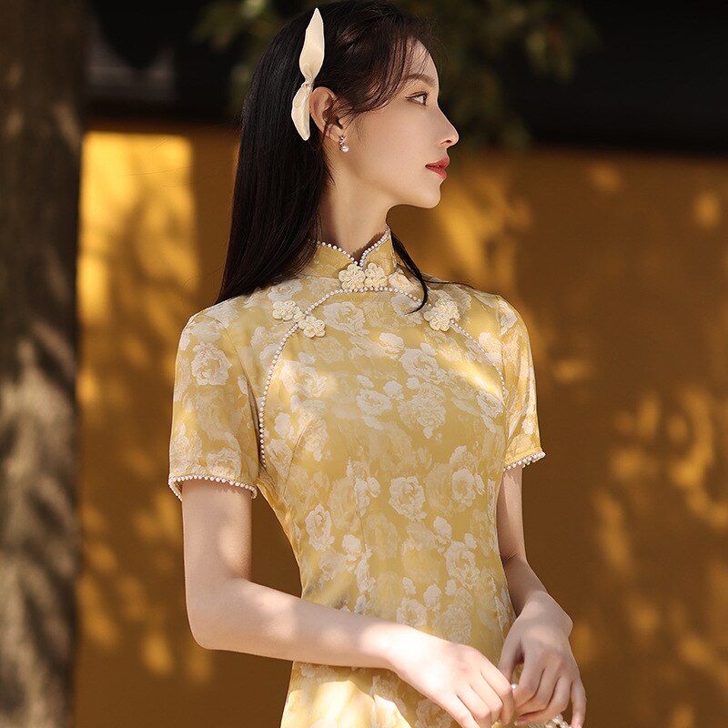 Chinese Traditionele Cheongsam Beige Mid Lange Jurk Handgemaakte Knop Bloemen Retro Elegante Vrouwen Qipao S Tot 2XL