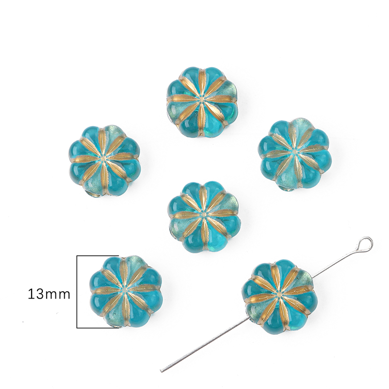 15-80 Uds. Exquisitos dijes acrílicos dorados con dibujo de corazón y flores, cuentas barrocas de Color esmeralda para collar, pulsera, fabricación de joyas DIY