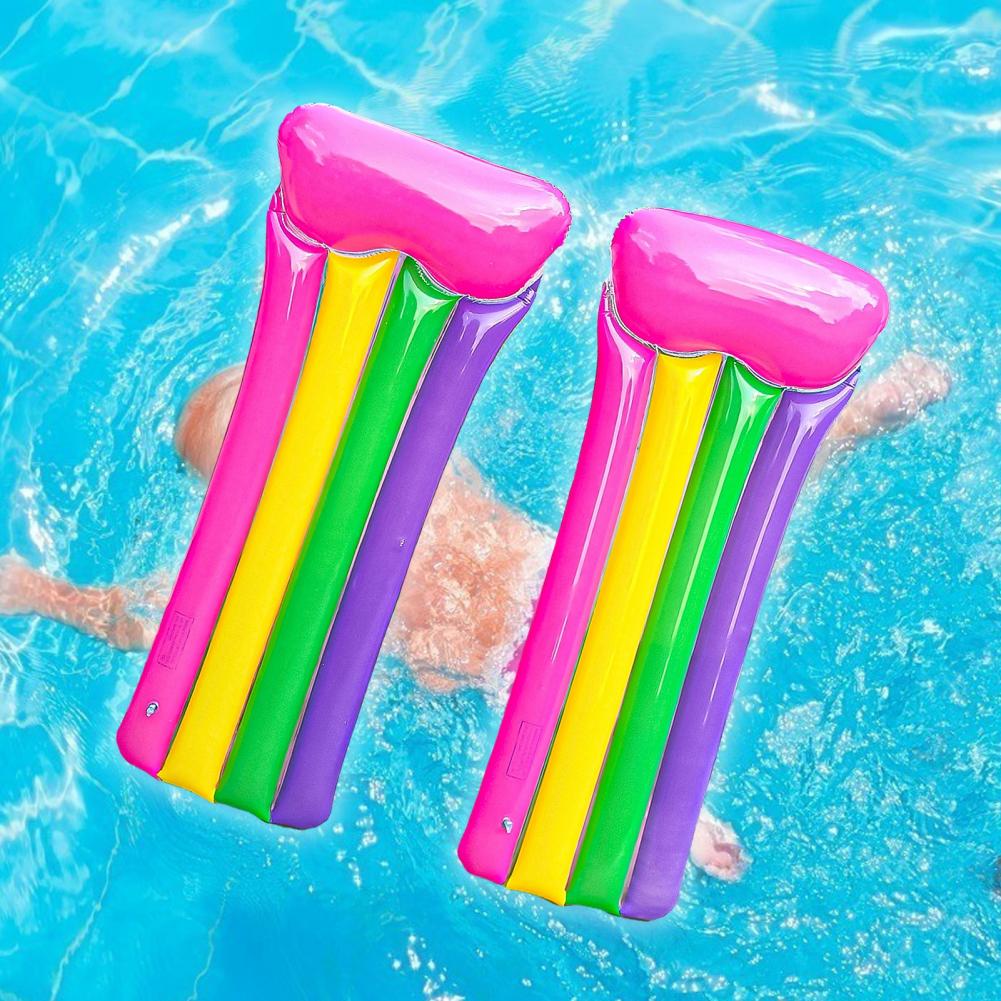 Aufblasbare poolliege aus transparentem, wiederverwendbarem und mehrfarbigem pvc, waschbar, für sommerpartys