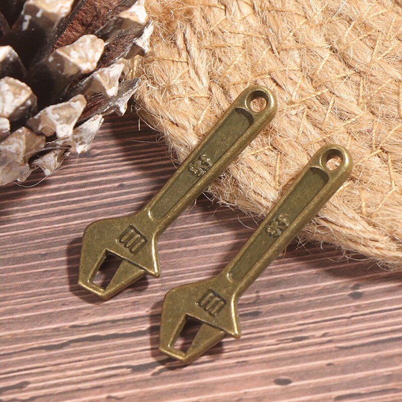 2 pcs 1:12 Dollhouse Miniature Wrench For Children Living Room Decoration