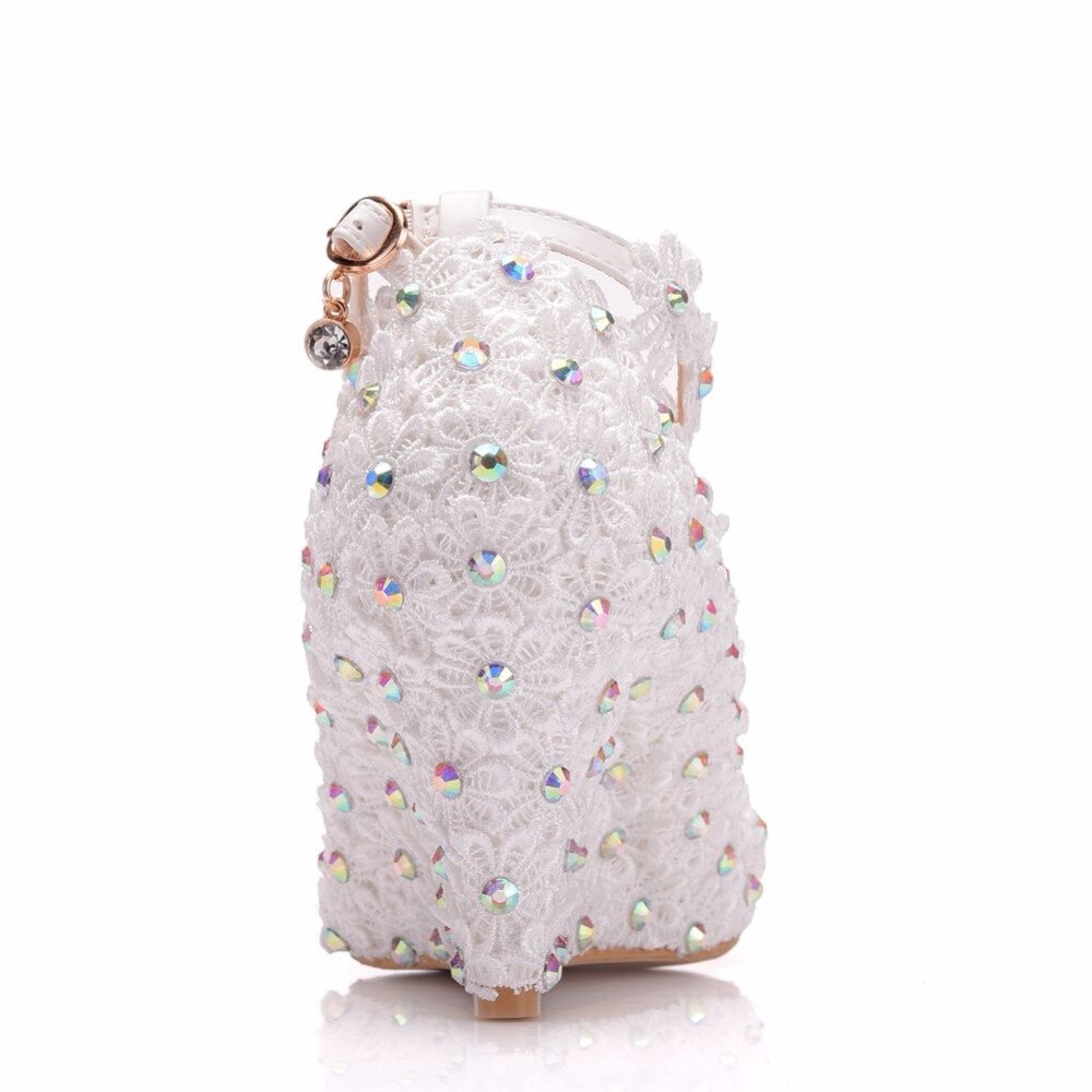 Crystal Queen Witte Bloem Vrouw Bruiloft Schoenen Kant Parel Hoge Hakken Zoete Bruid Jurk Schoenen Kralen Wiggen Schoenen 8 cm pompen