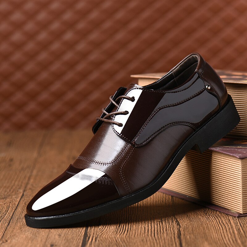 2019 Della Pelle Verniciata Ufficio Uomo Scarpe da Sposa Uomo Oxford Decente Elegante da Cerimonia Uomo Abito Scarpe
