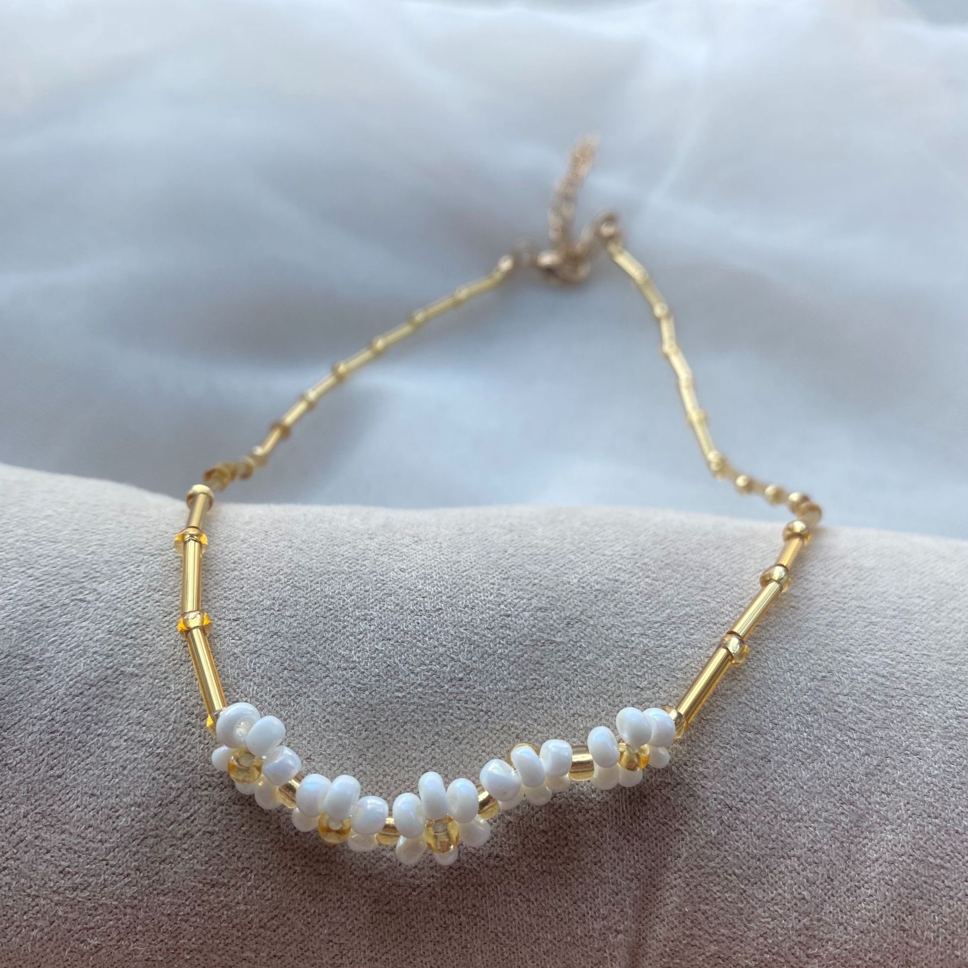 2022 Korean Wave Early Spring Bamboo Flower Necklace Female Colorful Popular INS Trend Jewelry Girlfriend: White