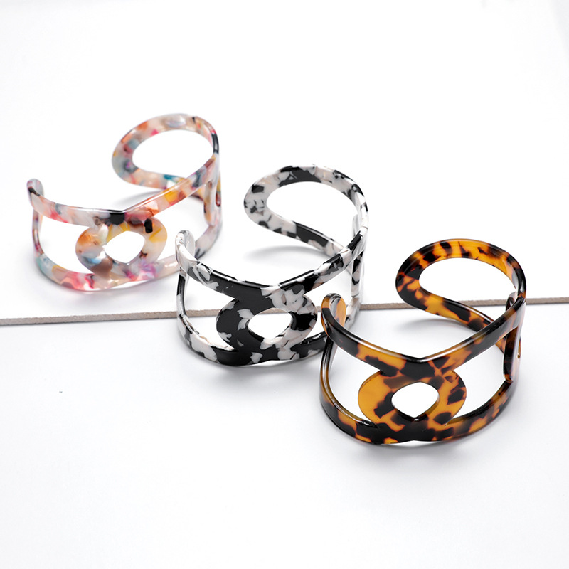 Tortoiseshell Open Cuff Bracelets For Women Hollow Round Leopard Resin Bangles Femme Simple Jewelry
