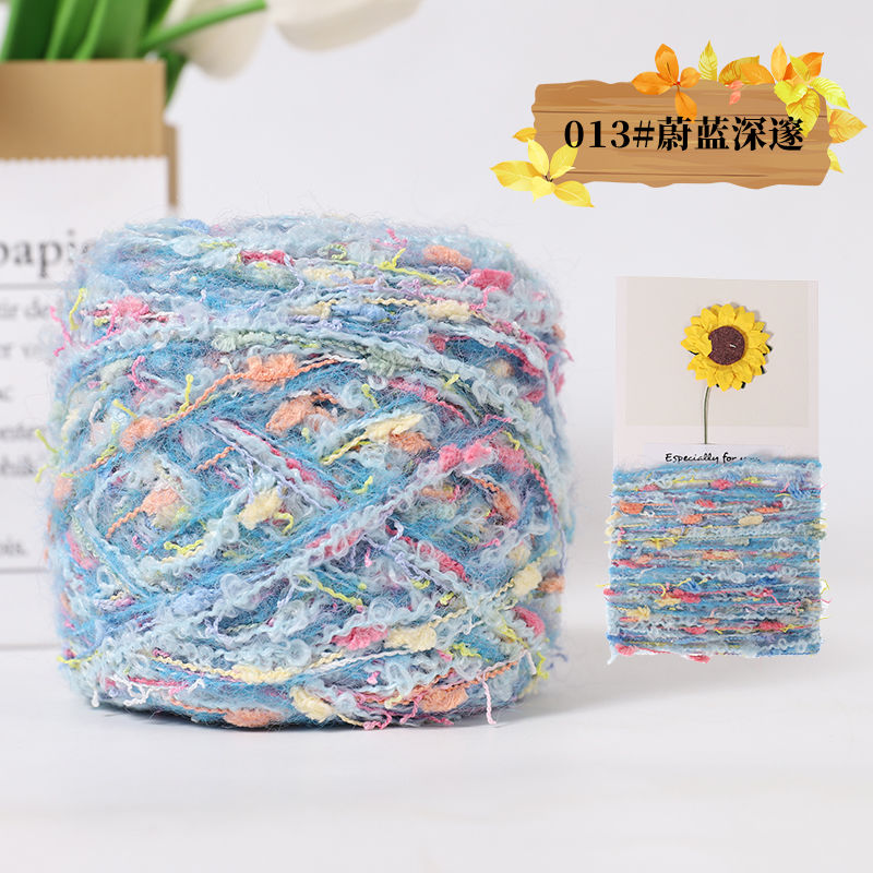 Handgemengd garen, kenmerkend fantasiegaren, handgemaakt doe-het-zelf garen met kleurverloop, wollen bol, haaknaald, grote cirkel, garensegment, geverfde grove wol: Wit