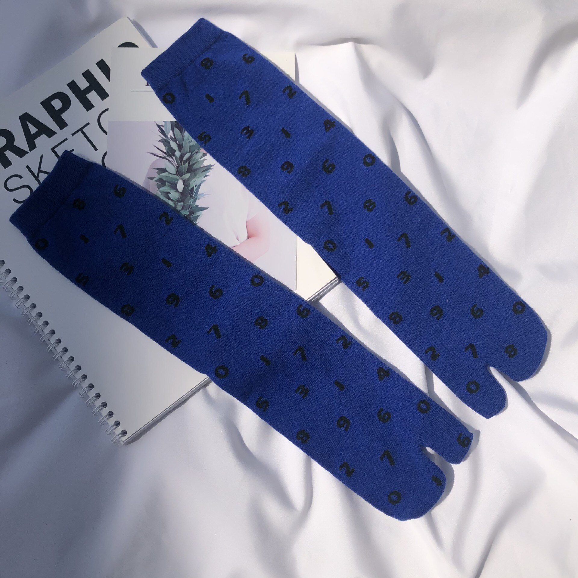 Chic Japanese Jacquard Split Toe Socks Digital Combed Cotton Two Toe Socks Women Korean Harajuku Two Finger Tabi Socks: Royal Blue