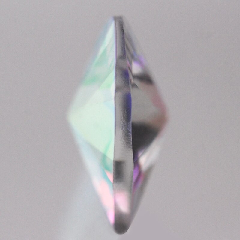 50 facetten rood. Robijn en diamant in de hoofdrol 50 facetten rood. Robijn en diamant in de hoofdrol