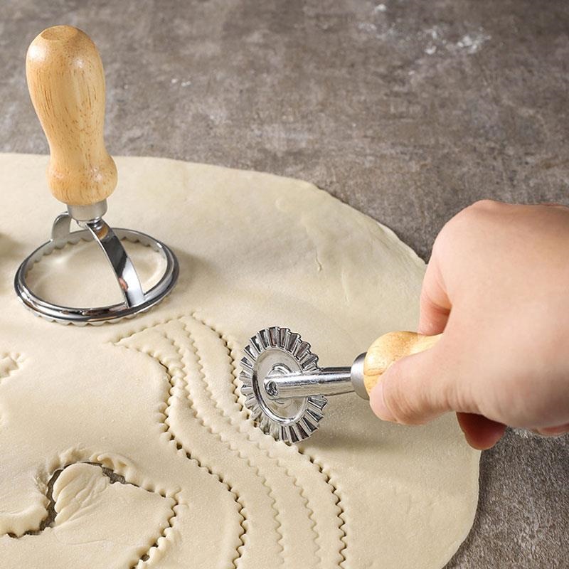 1pcs Bakken Cookie Cutter Biscuit Maker Mold Pizza Snijwiel Gereedschap Mallen Aluminium Ravioli Pasta Gereedschap Vierkante Snijders