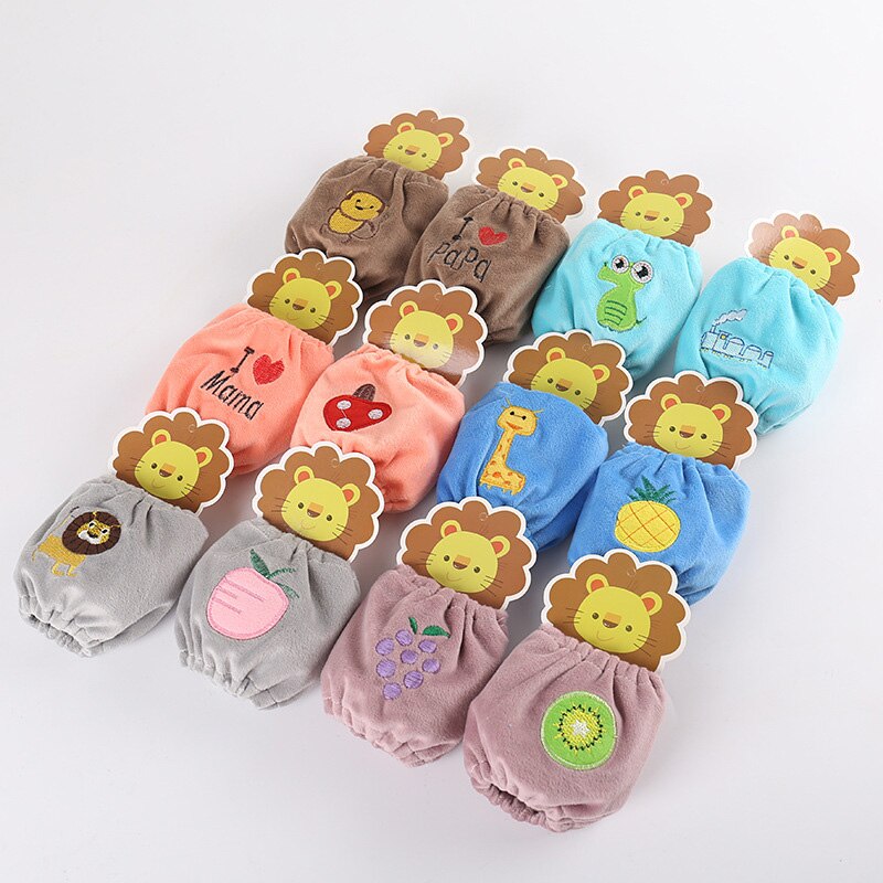 Maniche Corte Ricamato Pasto Del Bambino di Disegno dei bambini Maniche Modelli di Inverno Del Bambino Anti-Fouling e a Prova di Olio Polsini