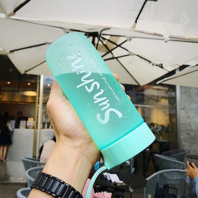 Plast vannflaske treningsstudio sport flaske shaker flaske miljøvennlig bærbar Fitness flaske med tau lekkasjesikker min flaske