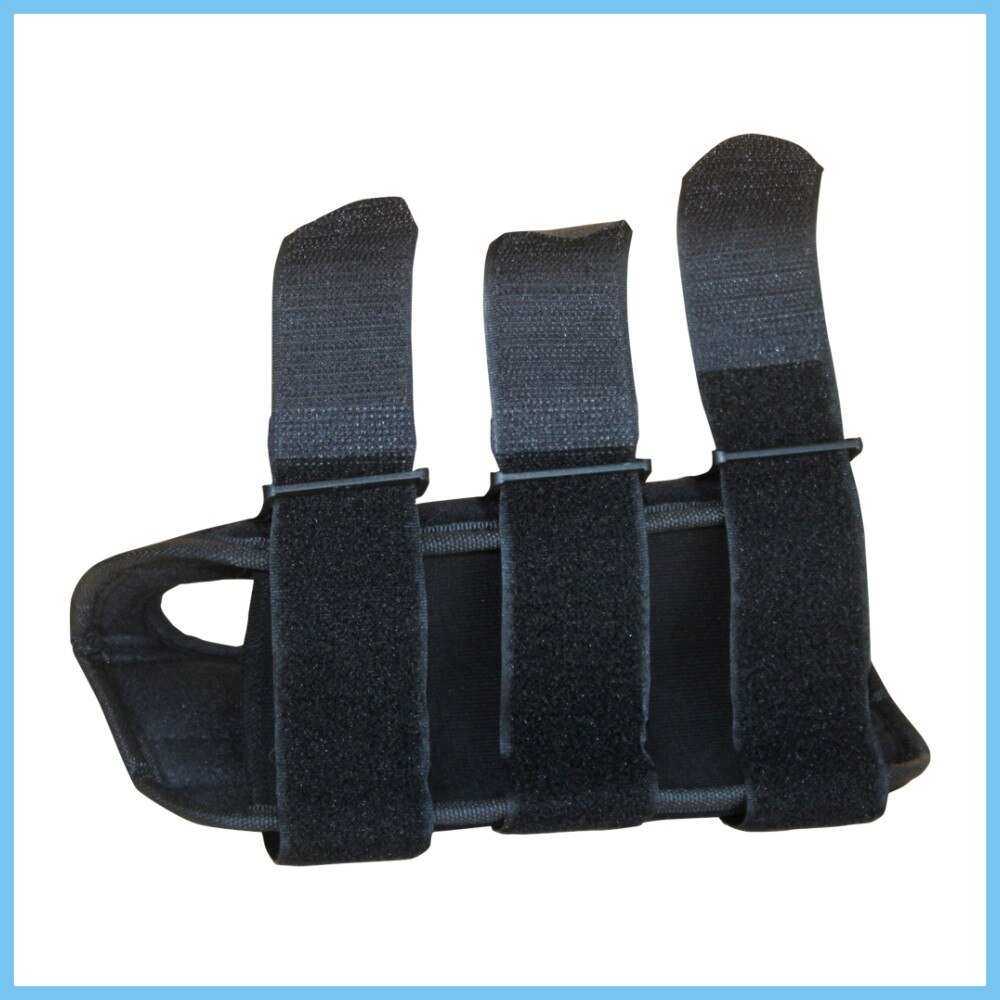 Fixation of wrist sprain fracture with aluminium splint to stabilize wrist sprain fracture support
