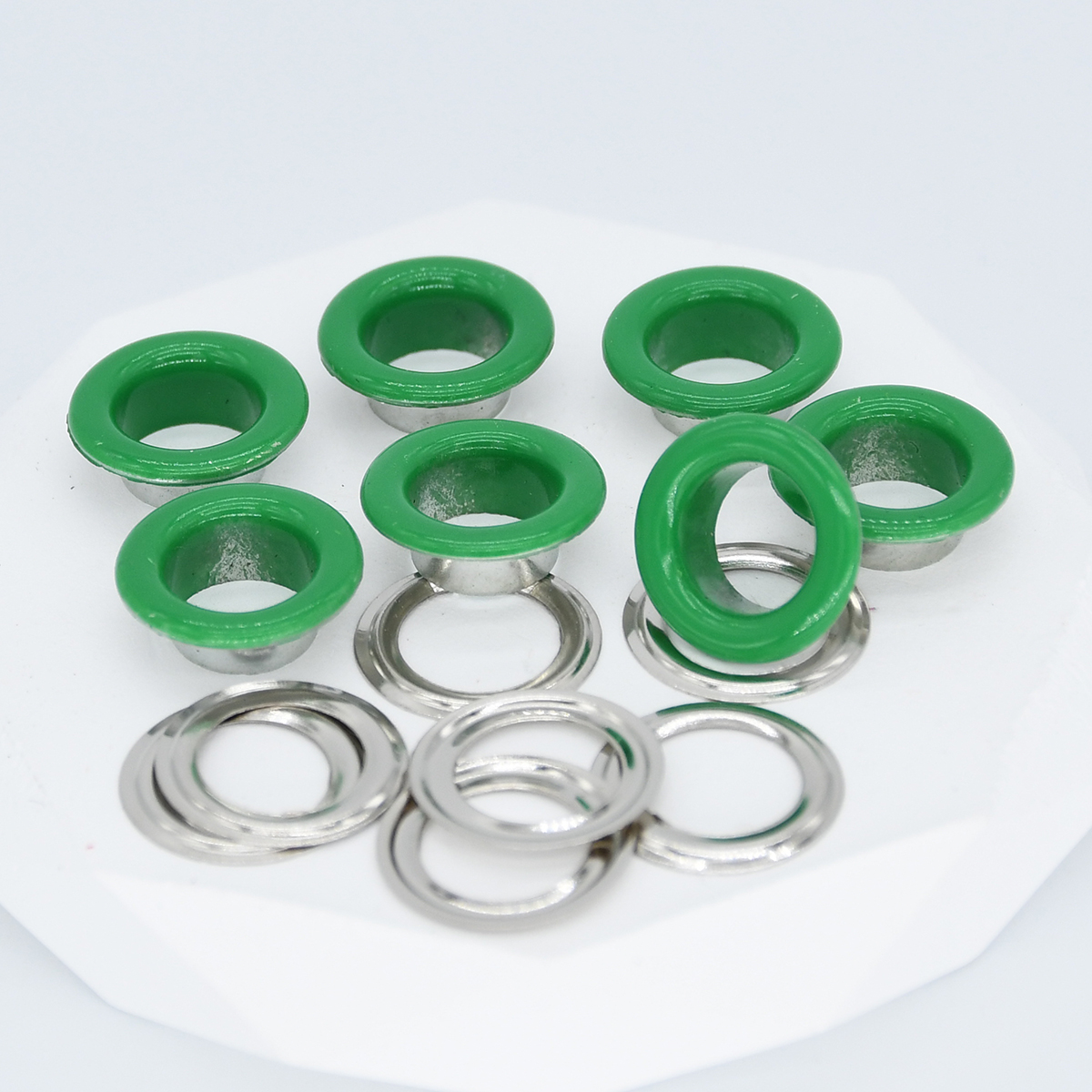 100 setzt 4,5 mm Ösen, Metallösen mit Unterlegscheibe für Kleidungsstück, Schuh, Gürtel, Hütte, Leder, Basteltasche, DIY-Reparaturteile, Zubehör: Nickel