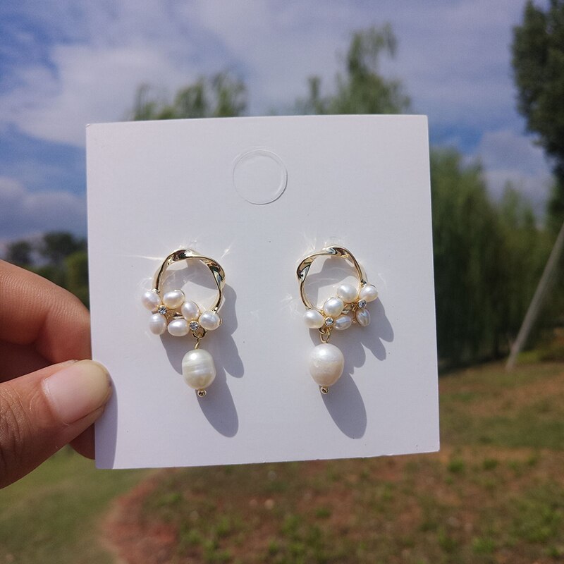 Peri'sbox Eenvoudige Goud Kleur Zoetwater Parels Hoepel Oorbellen voor Vrouwen Kleine Twisted Cirkel Oorbellen Bruid Oorbellen