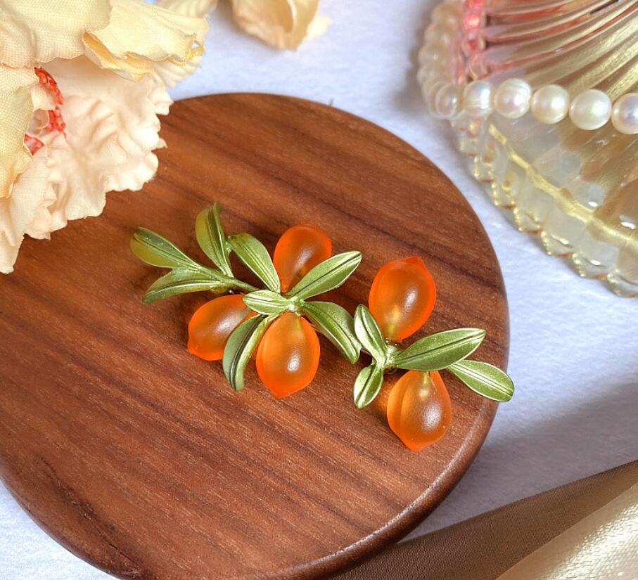 CSxjd Vintage Alloy resin fruit Orange brooch Women's wedding accessories: brooch