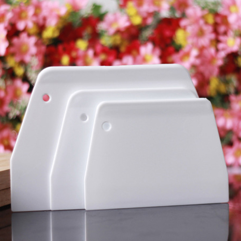 Plastic Dough Scraper for Bread Making & Cake Decorating Pastry Tools Plane regiment Shave cream Bake plastic scratchers