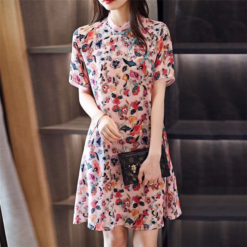 Cinese Tradizionale Cheongsam di Stile Delle Donne dell'annata Floreale Elegante Abito Qipao Collare Del Mandarino chiffon di Seta di proprietà Abito Da Sposa