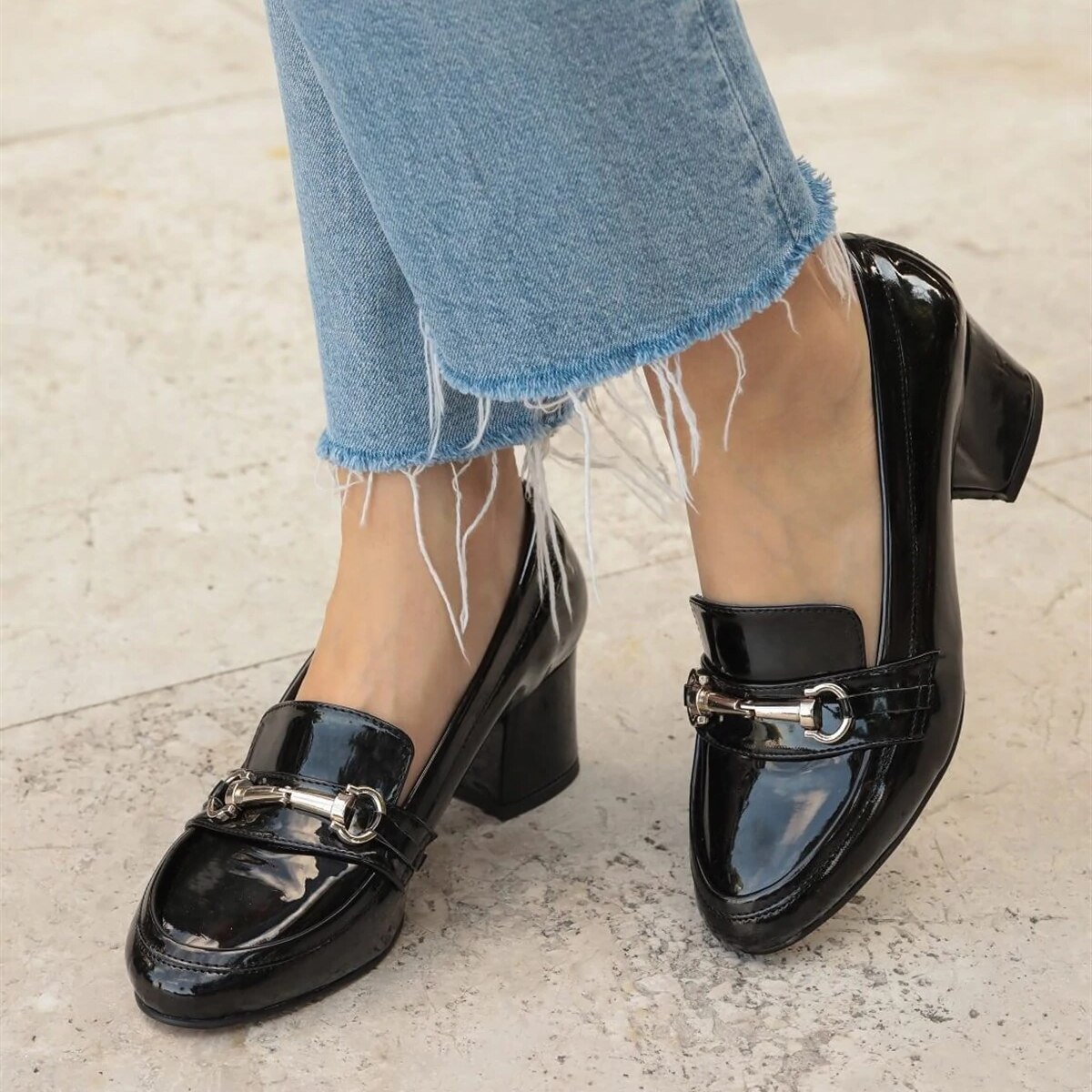 Mio Gusto Jamie noir, Tan, bordeaux couleurs 5Cm hauteur de talon décontracté chaussures de confort pour femmes , femmes chaussures , mocassin femme , chaussure femme , basket femme , basket femme